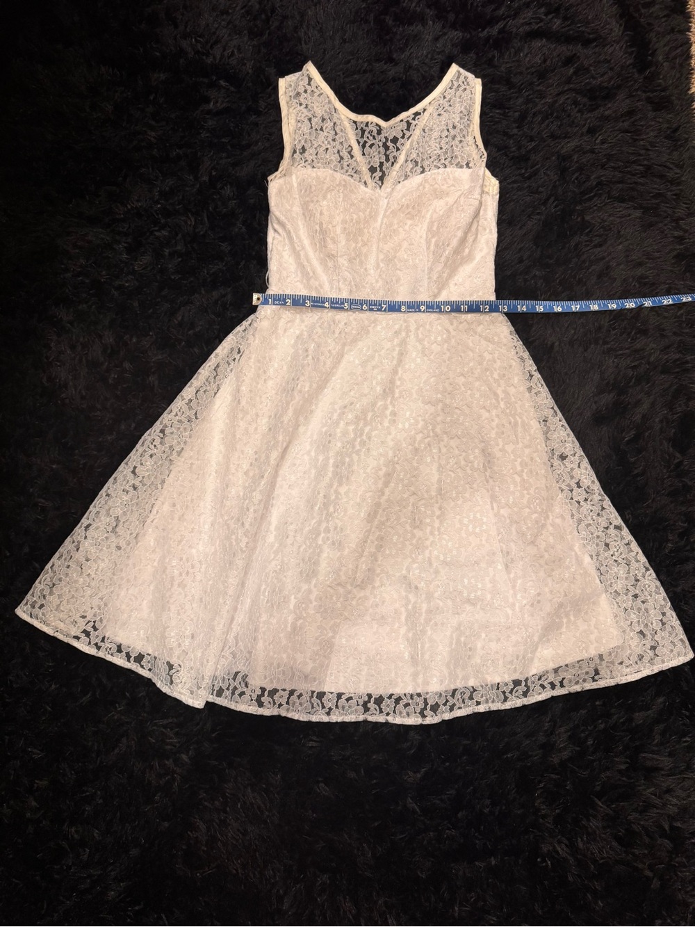 White Lace Sleeveless Party Dress